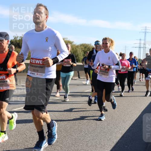 03.10.2025 - Köhlbrandbrückenlauf Strokosch-Dieckow http://msf.ph/oto/9108692 03.10.2025 12:22:33 Position 3 5277, 5519, 5518 meine-sportfotos.de