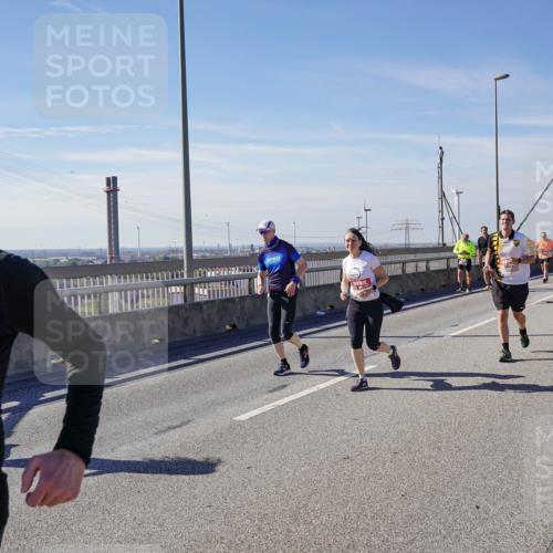 03.10.2025 - Köhlbrandbrückenlauf Michael Burmester http://msf.ph/oto/9108693 03.10.2025 12:51:27 Position 2 15 meine-sportfotos.de