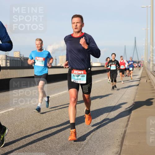 03.10.2025 - Köhlbrandbrückenlauf Lena Gebhardt http://msf.ph/oto/9108696 03.10.2025 09:41:06 Position 2 1016, 3628 meine-sportfotos.de