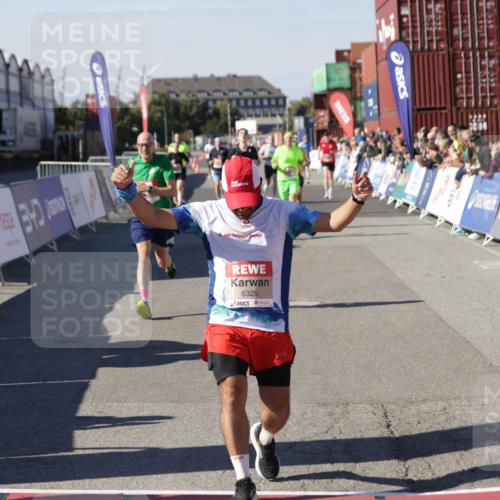 03.10.2025 - Köhlbrandbrückenlauf Jannik Wohlers http://msf.ph/oto/9108697 03.10.2025 12:59:34 Ziel 4111, 4119, 4215, 4270, 4475, 6060, 6325, 6616, 6666 meine-sportfotos.de