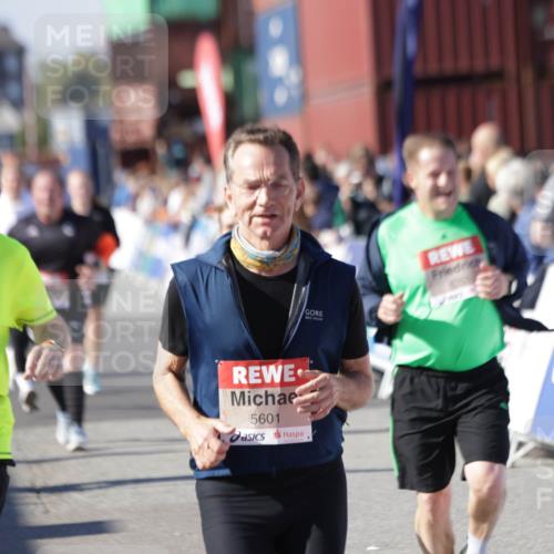 03.10.2025 - Köhlbrandbrückenlauf Jannik Wohlers http://msf.ph/oto/9108701 03.10.2025 13:29:28 Ziel 5340, 5344, 5366, 5470, 5514, 5601, 6063, 6118, 6156, 6309, 6334, 6335, 6336, 6351, 6387, 6539, 6543, 6554, 6555 meine-sportfotos.de