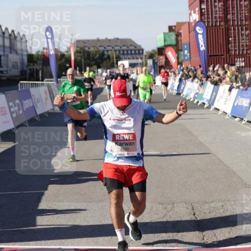 03.10.2025 - Köhlbrandbrückenlauf Jannik Wohlers http://msf.ph/oto/9108704 03.10.2025 12:59:34 Ziel 4111, 4119, 4215, 4270, 4475, 6060, 6325, 6616, 6666 meine-sportfotos.de