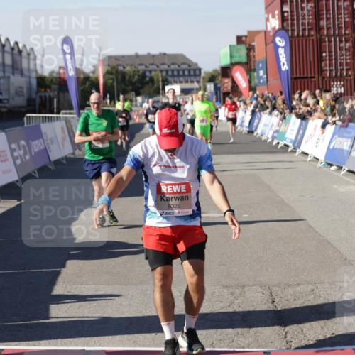 03.10.2025 - Köhlbrandbrückenlauf Jannik Wohlers http://msf.ph/oto/9108717 03.10.2025 12:59:34 Ziel 4111, 4119, 4215, 4270, 4475, 6060, 6325, 6616, 6666 meine-sportfotos.de