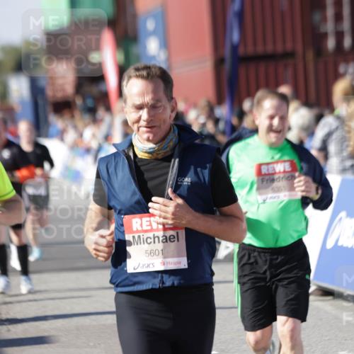 03.10.2025 - Köhlbrandbrückenlauf Jannik Wohlers http://msf.ph/oto/9108720 03.10.2025 13:29:28 Ziel 5340, 5344, 5366, 5470, 5514, 5601, 6063, 6118, 6156, 6309, 6334, 6335, 6336, 6351, 6387, 6539, 6543, 6554, 6555 meine-sportfotos.de