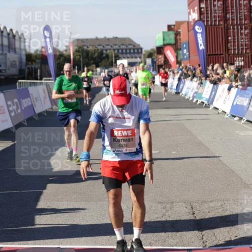 03.10.2025 - Köhlbrandbrückenlauf Jannik Wohlers http://msf.ph/oto/9108724 03.10.2025 12:59:34 Ziel 4111, 4119, 4215, 4270, 4475, 6060, 6325, 6616, 6666 meine-sportfotos.de