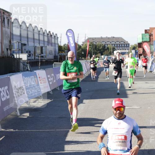 03.10.2025 - Köhlbrandbrückenlauf Jannik Wohlers http://msf.ph/oto/9108731 03.10.2025 12:59:34 Ziel 4111, 4119, 4215, 4270, 4475, 6060, 6325, 6616, 6666 meine-sportfotos.de