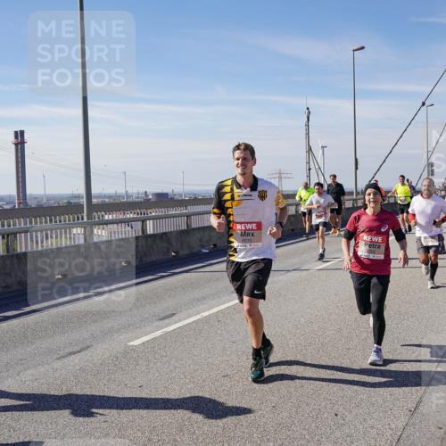 03.10.2025 - Köhlbrandbrückenlauf Michael Burmester http://msf.ph/oto/9108747 03.10.2025 12:51:28 Position 2 4556, 4210, 5302 meine-sportfotos.de