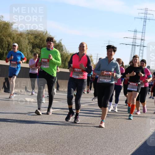03.10.2025 - Köhlbrandbrückenlauf Strokosch-Dieckow http://msf.ph/oto/9108801 03.10.2025 12:22:46 Position 3 4894, 5922, 5921 meine-sportfotos.de