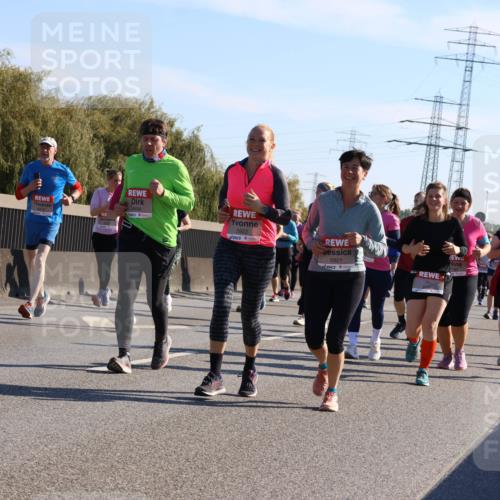 03.10.2025 - Köhlbrandbrückenlauf Strokosch-Dieckow http://msf.ph/oto/9108805 03.10.2025 12:22:46 Position 3 4894, 5922, 5921 meine-sportfotos.de