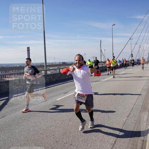 03.10.2025 - Köhlbrandbrückenlauf Michael Burmester http://msf.ph/oto/9108818 03.10.2025 12:51:31 Position 2 6556 meine-sportfotos.de