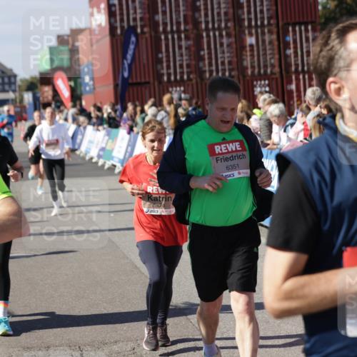03.10.2025 - Köhlbrandbrückenlauf Jannik Wohlers http://msf.ph/oto/9108820 03.10.2025 13:29:31 Ziel 5340, 5366, 5470, 5482, 5514, 5601, 6156, 6334, 6335, 6336, 6351, 6387, 6439, 6539, 6543, 6554, 6555 meine-sportfotos.de