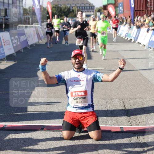 03.10.2025 - Köhlbrandbrückenlauf Jannik Wohlers http://msf.ph/oto/9108838 03.10.2025 12:59:36 Ziel 4111, 4119, 4215, 4270, 4475, 6060, 6325, 6364, 6616, 6654, 6666, 6754 meine-sportfotos.de