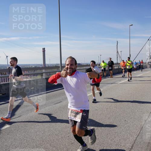 03.10.2025 - Köhlbrandbrückenlauf Michael Burmester http://msf.ph/oto/9108843 03.10.2025 12:51:31 Position 2 6556 meine-sportfotos.de