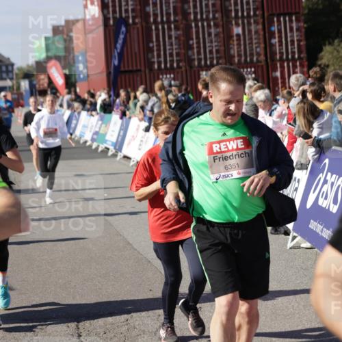 03.10.2025 - Köhlbrandbrückenlauf Jannik Wohlers http://msf.ph/oto/9108854 03.10.2025 13:29:31 Ziel 5340, 5366, 5470, 5482, 5514, 5601, 6156, 6334, 6335, 6336, 6351, 6387, 6439, 6539, 6543, 6554, 6555 meine-sportfotos.de
