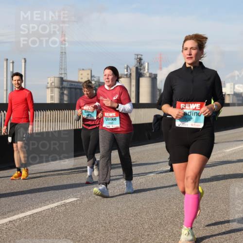 03.10.2025 - Köhlbrandbrückenlauf Lena Gebhardt http://msf.ph/oto/9108865 03.10.2025 10:14:16 Position 2 1880, 3095 meine-sportfotos.de