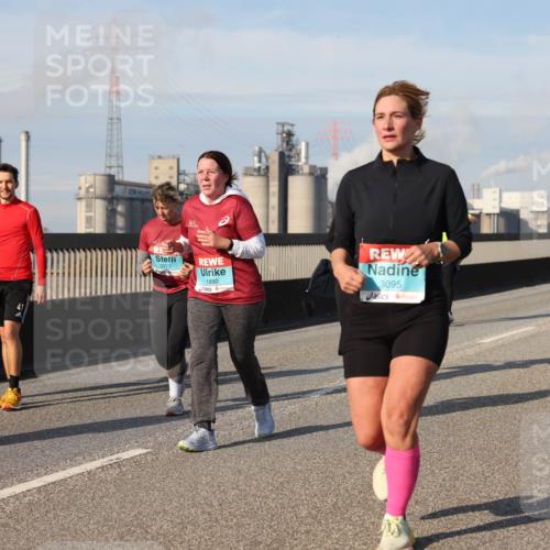 03.10.2025 - Köhlbrandbrückenlauf Lena Gebhardt http://msf.ph/oto/9108873 03.10.2025 10:14:17 Position 2 3377, 1880, 3095 meine-sportfotos.de