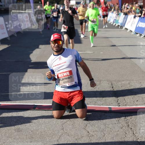 03.10.2025 - Köhlbrandbrückenlauf Jannik Wohlers http://msf.ph/oto/9108874 03.10.2025 12:59:36 Ziel 4111, 4119, 4215, 4270, 4475, 6060, 6325, 6364, 6616, 6654, 6666, 6754 meine-sportfotos.de