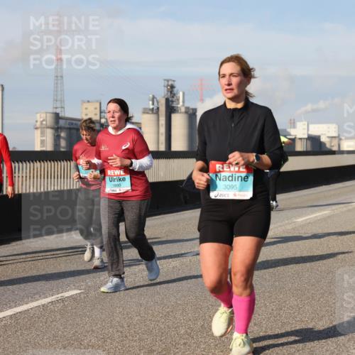 03.10.2025 - Köhlbrandbrückenlauf Lena Gebhardt http://msf.ph/oto/9108888 03.10.2025 10:14:17 Position 2 400, 1880, 3095 meine-sportfotos.de