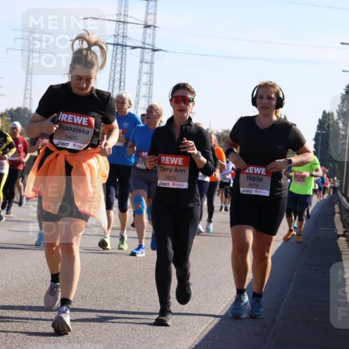 03.10.2025 - Köhlbrandbrückenlauf Strokosch-Dieckow http://msf.ph/oto/9108895 03.10.2025 12:23:03 Position 3 5401, 5400, 5855, 4674 meine-sportfotos.de