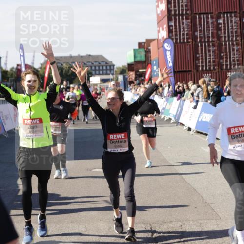 03.10.2025 - Köhlbrandbrückenlauf Jannik Wohlers http://msf.ph/oto/9108897 03.10.2025 13:29:34 Ziel 5340, 5470, 5482, 5514, 5601, 6093, 6156, 6215, 6334, 6335, 6336, 6351, 6387, 6439, 6539, 6543, 6554, 6555 meine-sportfotos.de