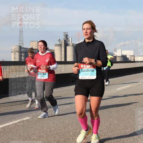 03.10.2025 - Köhlbrandbrückenlauf Lena Gebhardt http://msf.ph/oto/9108900 03.10.2025 10:14:17 Position 2 1880, 3095 meine-sportfotos.de