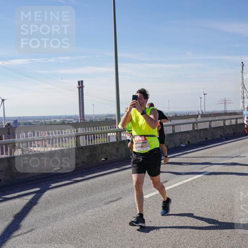 03.10.2025 - Köhlbrandbrückenlauf Michael Burmester http://msf.ph/oto/9108910 03.10.2025 12:51:35 Position 2 6445 meine-sportfotos.de