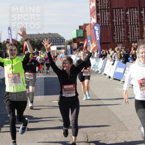 03.10.2025 - Köhlbrandbrückenlauf Jannik Wohlers http://msf.ph/oto/9108912 03.10.2025 13:29:34 Ziel 5340, 5470, 5482, 5514, 5601, 6093, 6156, 6215, 6334, 6335, 6336, 6351, 6387, 6439, 6539, 6543, 6554, 6555 meine-sportfotos.de