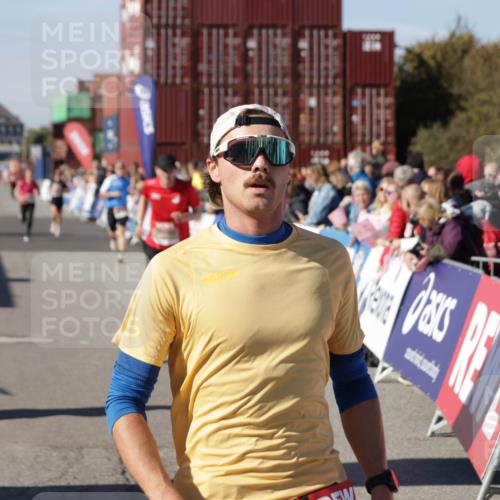 03.10.2025 - Köhlbrandbrückenlauf Jannik Wohlers http://msf.ph/oto/9108914 03.10.2025 12:59:41 Ziel 4111, 4215, 4270, 4475, 6142, 6254, 6325, 6364, 6616, 6654, 6666, 6754 meine-sportfotos.de
