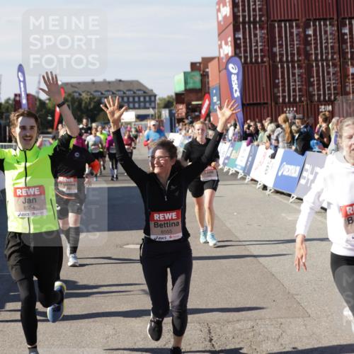 03.10.2025 - Köhlbrandbrückenlauf Jannik Wohlers http://msf.ph/oto/9108916 03.10.2025 13:29:34 Ziel 5340, 5470, 5482, 5514, 5601, 6093, 6156, 6215, 6334, 6335, 6336, 6351, 6387, 6439, 6539, 6543, 6554, 6555 meine-sportfotos.de