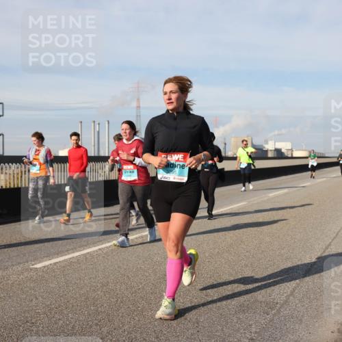 03.10.2025 - Köhlbrandbrückenlauf Lena Gebhardt http://msf.ph/oto/9108917 03.10.2025 10:14:17 Position 2 3095 meine-sportfotos.de