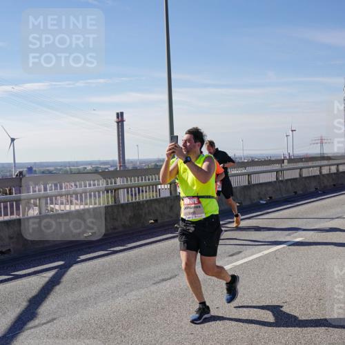 03.10.2025 - Köhlbrandbrückenlauf Michael Burmester http://msf.ph/oto/9108918 03.10.2025 12:51:35 Position 2 6445 meine-sportfotos.de
