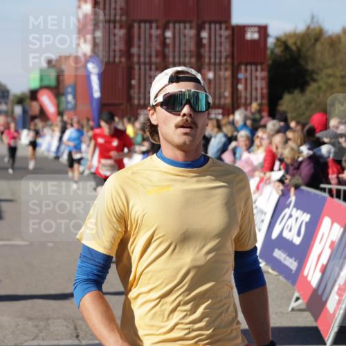 03.10.2025 - Köhlbrandbrückenlauf Jannik Wohlers http://msf.ph/oto/9108920 03.10.2025 12:59:41 Ziel 4111, 4215, 4270, 4475, 6142, 6254, 6325, 6364, 6616, 6654, 6666, 6754 meine-sportfotos.de
