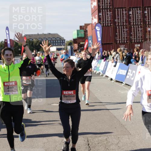 03.10.2025 - Köhlbrandbrückenlauf Jannik Wohlers http://msf.ph/oto/9108922 03.10.2025 13:29:34 Ziel 5340, 5470, 5482, 5514, 5601, 6093, 6156, 6215, 6334, 6335, 6336, 6351, 6387, 6439, 6539, 6543, 6554, 6555 meine-sportfotos.de