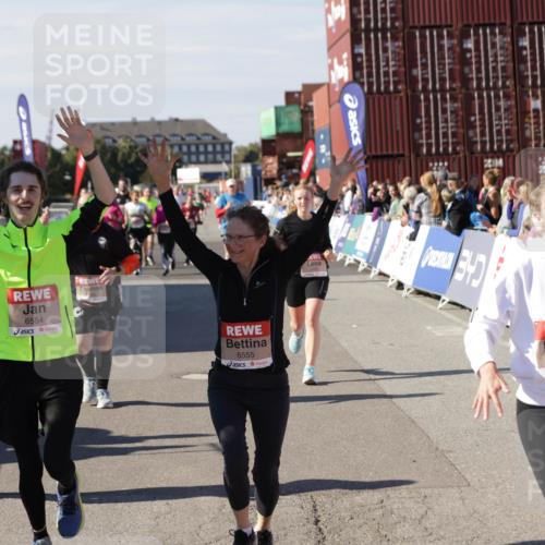 03.10.2025 - Köhlbrandbrückenlauf Jannik Wohlers http://msf.ph/oto/9108928 03.10.2025 13:29:34 Ziel 5340, 5470, 5482, 5514, 5601, 6093, 6156, 6215, 6334, 6335, 6336, 6351, 6387, 6439, 6539, 6543, 6554, 6555 meine-sportfotos.de