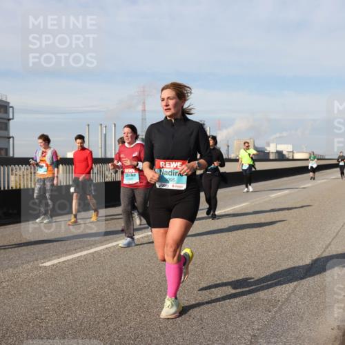 03.10.2025 - Köhlbrandbrückenlauf Lena Gebhardt http://msf.ph/oto/9108932 03.10.2025 10:14:17 Position 2 3095 meine-sportfotos.de