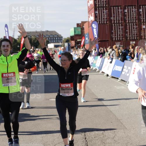03.10.2025 - Köhlbrandbrückenlauf Jannik Wohlers http://msf.ph/oto/9108935 03.10.2025 13:29:34 Ziel 5340, 5470, 5482, 5514, 5601, 6093, 6156, 6215, 6334, 6335, 6336, 6351, 6387, 6439, 6539, 6543, 6554, 6555 meine-sportfotos.de