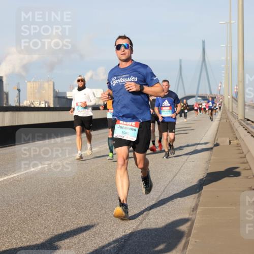 03.10.2025 - Köhlbrandbrückenlauf Lena Gebhardt http://msf.ph/oto/9108940 03.10.2025 09:41:10 Position 2 1040 meine-sportfotos.de