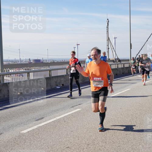 03.10.2025 - Köhlbrandbrückenlauf Michael Burmester http://msf.ph/oto/9108941 03.10.2025 12:51:37 Position 2 5525 meine-sportfotos.de