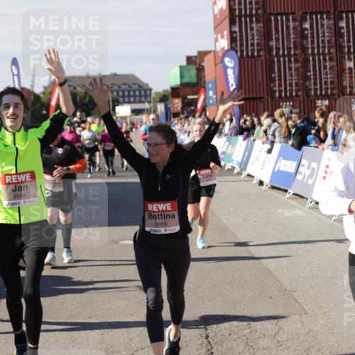 03.10.2025 - Köhlbrandbrückenlauf Jannik Wohlers http://msf.ph/oto/9108942 03.10.2025 13:29:34 Ziel 5340, 5470, 5482, 5514, 5601, 6093, 6156, 6215, 6334, 6335, 6336, 6351, 6387, 6439, 6539, 6543, 6554, 6555 meine-sportfotos.de