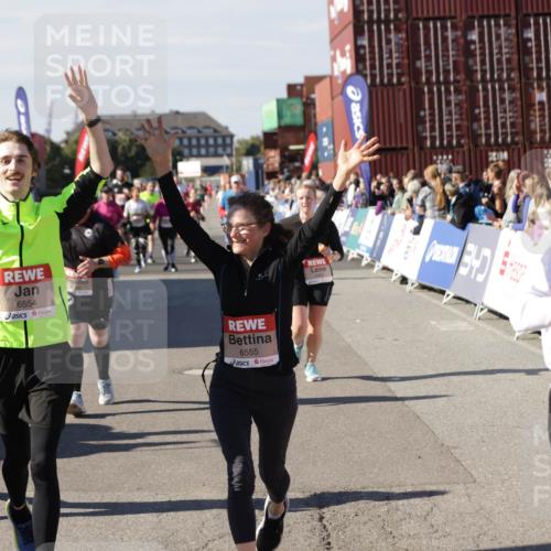 03.10.2025 - Köhlbrandbrückenlauf Jannik Wohlers http://msf.ph/oto/9108947 03.10.2025 13:29:34 Ziel 5340, 5470, 5482, 5514, 5601, 6093, 6156, 6215, 6334, 6335, 6336, 6351, 6387, 6439, 6539, 6543, 6554, 6555 meine-sportfotos.de