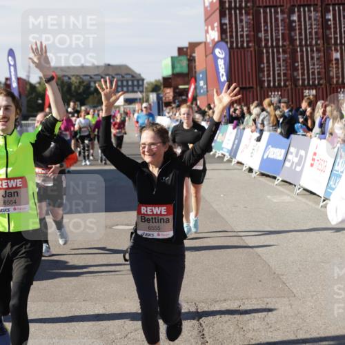 03.10.2025 - Köhlbrandbrückenlauf Jannik Wohlers http://msf.ph/oto/9108953 03.10.2025 13:29:35 Ziel 5340, 5470, 5482, 5514, 5601, 6093, 6156, 6215, 6334, 6335, 6336, 6351, 6387, 6439, 6539, 6543, 6554, 6555 meine-sportfotos.de