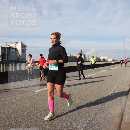 03.10.2025 - Köhlbrandbrückenlauf Lena Gebhardt http://msf.ph/oto/9108954 03.10.2025 10:14:18 Position 2 3095 meine-sportfotos.de