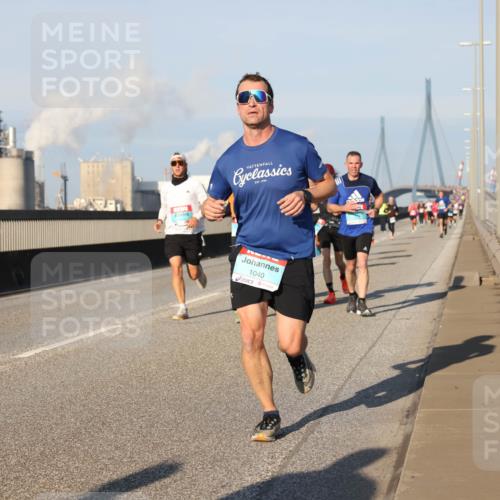 03.10.2025 - Köhlbrandbrückenlauf Lena Gebhardt http://msf.ph/oto/9108959 03.10.2025 09:41:10 Position 2 1040 meine-sportfotos.de