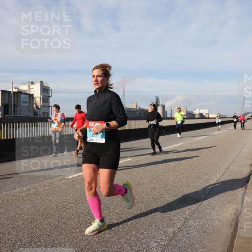03.10.2025 - Köhlbrandbrückenlauf Lena Gebhardt http://msf.ph/oto/9108962 03.10.2025 10:14:18 Position 2 3095 meine-sportfotos.de