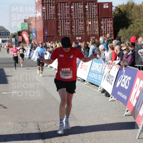 03.10.2025 - Köhlbrandbrückenlauf Jannik Wohlers http://msf.ph/oto/9108965 03.10.2025 12:59:43 Ziel 4074, 4111, 4215, 4270, 4475, 6142, 6254, 6325, 6364, 6601, 6616, 6654, 6666, 6754 meine-sportfotos.de