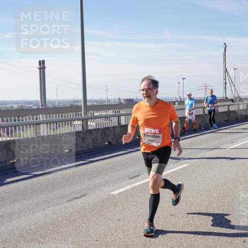 03.10.2025 - Köhlbrandbrückenlauf Michael Burmester http://msf.ph/oto/9108970 03.10.2025 12:51:37 Position 2 5525 meine-sportfotos.de