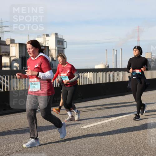 03.10.2025 - Köhlbrandbrückenlauf Lena Gebhardt http://msf.ph/oto/9108973 03.10.2025 10:14:19 Position 2 1880 meine-sportfotos.de