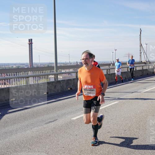 03.10.2025 - Köhlbrandbrückenlauf Michael Burmester http://msf.ph/oto/9108979 03.10.2025 12:51:37 Position 2 5525 meine-sportfotos.de