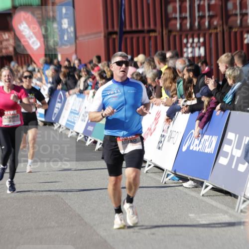 03.10.2025 - Köhlbrandbrückenlauf Jannik Wohlers http://msf.ph/oto/9108990 03.10.2025 12:59:44 Ziel 4074, 4111, 4215, 4270, 4475, 6142, 6254, 6364, 6601, 6616, 6654, 6666, 6754 meine-sportfotos.de