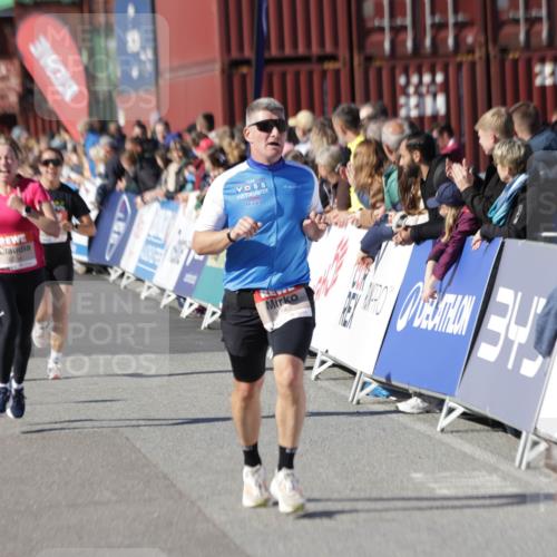 03.10.2025 - Köhlbrandbrückenlauf Jannik Wohlers http://msf.ph/oto/9108997 03.10.2025 12:59:44 Ziel 4074, 4111, 4215, 4270, 4475, 6142, 6254, 6364, 6601, 6616, 6654, 6666, 6754 meine-sportfotos.de